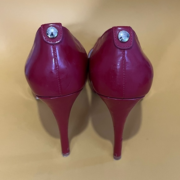 Michael Kors - Red - Pump - Heels - sz 6 - Picture 3 of 3